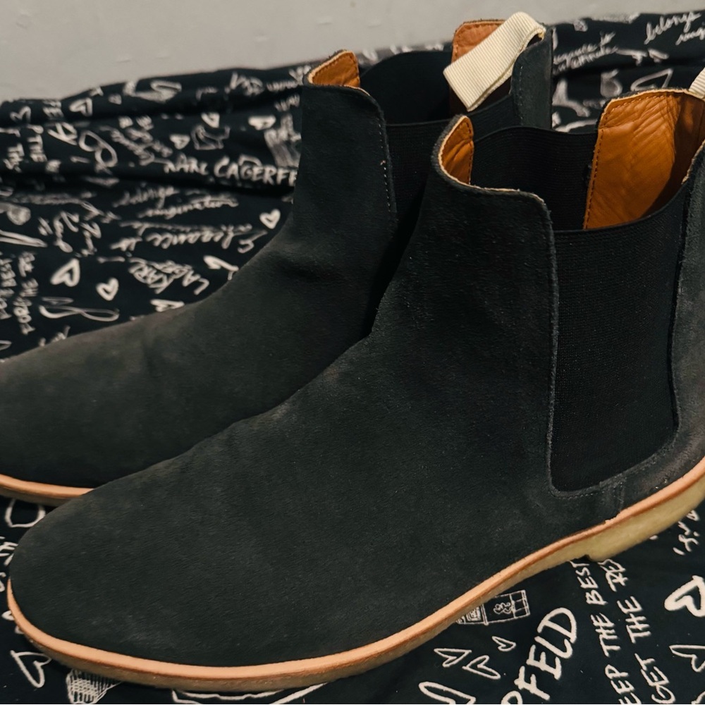 Common Projects Suede Chelsea Boots - Black/Dark Grey (EU 42)in